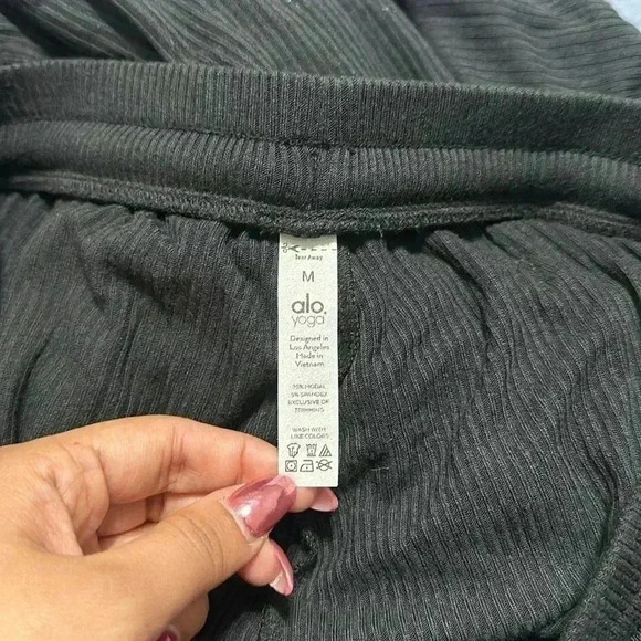 ALO Yoga Pants - Picture 5 of 5